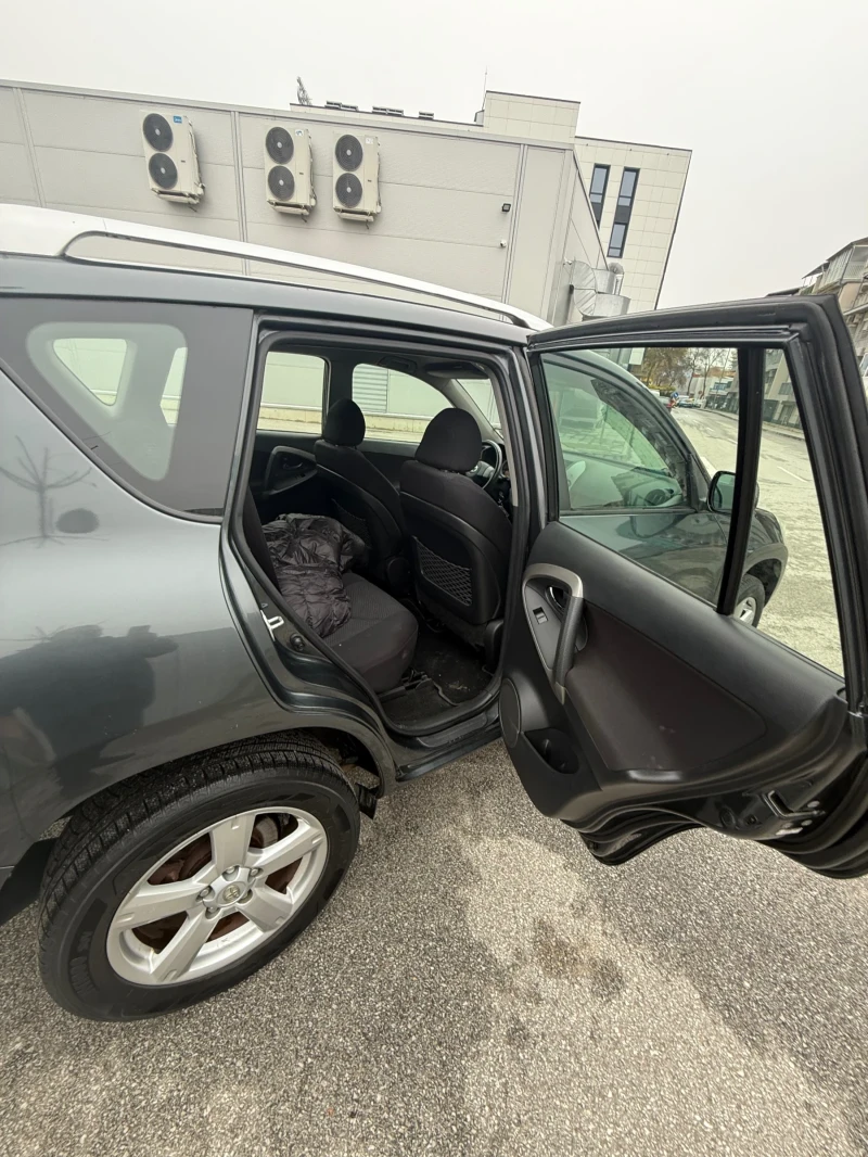Toyota Rav4 2, 2 136 kc, снимка 11 - Автомобили и джипове - 52532222