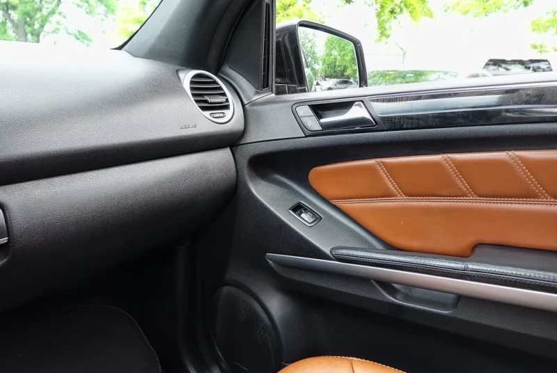 Mercedes-Benz ML 350 BLUETEC* 4Matic* AMG* Keyless* Designo* Подгрев* P, снимка 14 - Автомобили и джипове - 52968821