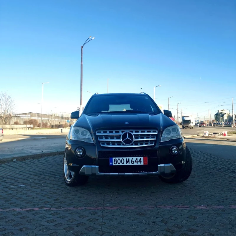 Mercedes-Benz ML 350 BLUETEC* 4Matic* AMG* Keyless* Designo* Подгрев* P, снимка 3 - Автомобили и джипове - 52968821