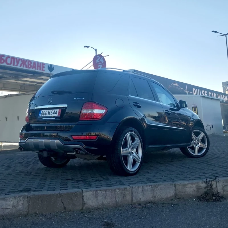 Mercedes-Benz ML 350 BLUETEC* 4Matic* AMG* Keyless* Designo* Подгрев* P, снимка 5 - Автомобили и джипове - 52968821
