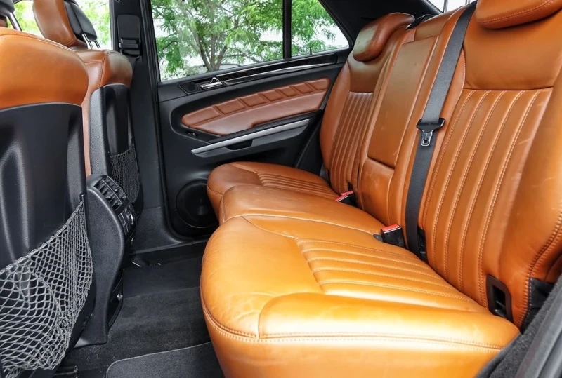 Mercedes-Benz ML 350 BLUETEC* 4Matic* AMG* Keyless* Designo* Подгрев* P, снимка 15 - Автомобили и джипове - 52968821