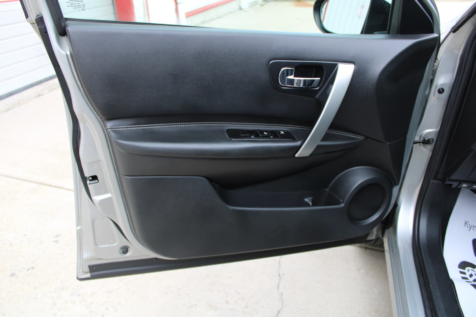 Nissan Qashqai 1.6i, панорама, подгрев, кожа - изображение 8