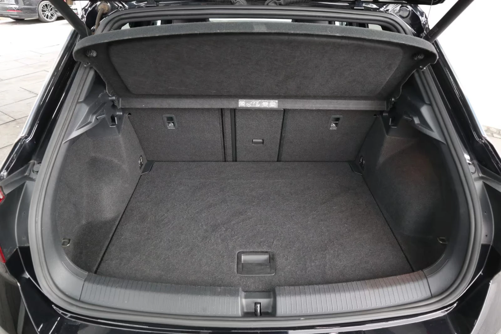 VW T-Cross R-LINE/300HP/AKRAPOVIC/PANO/4X4/CAM/DIGITAL/962v - изображение 7