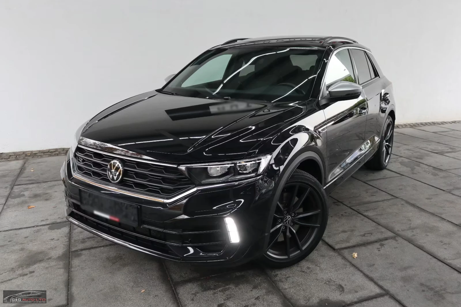 VW T-Cross R-LINE/300HP/AKRAPOVIC/PANO/4X4/CAM/DIGITAL/962v