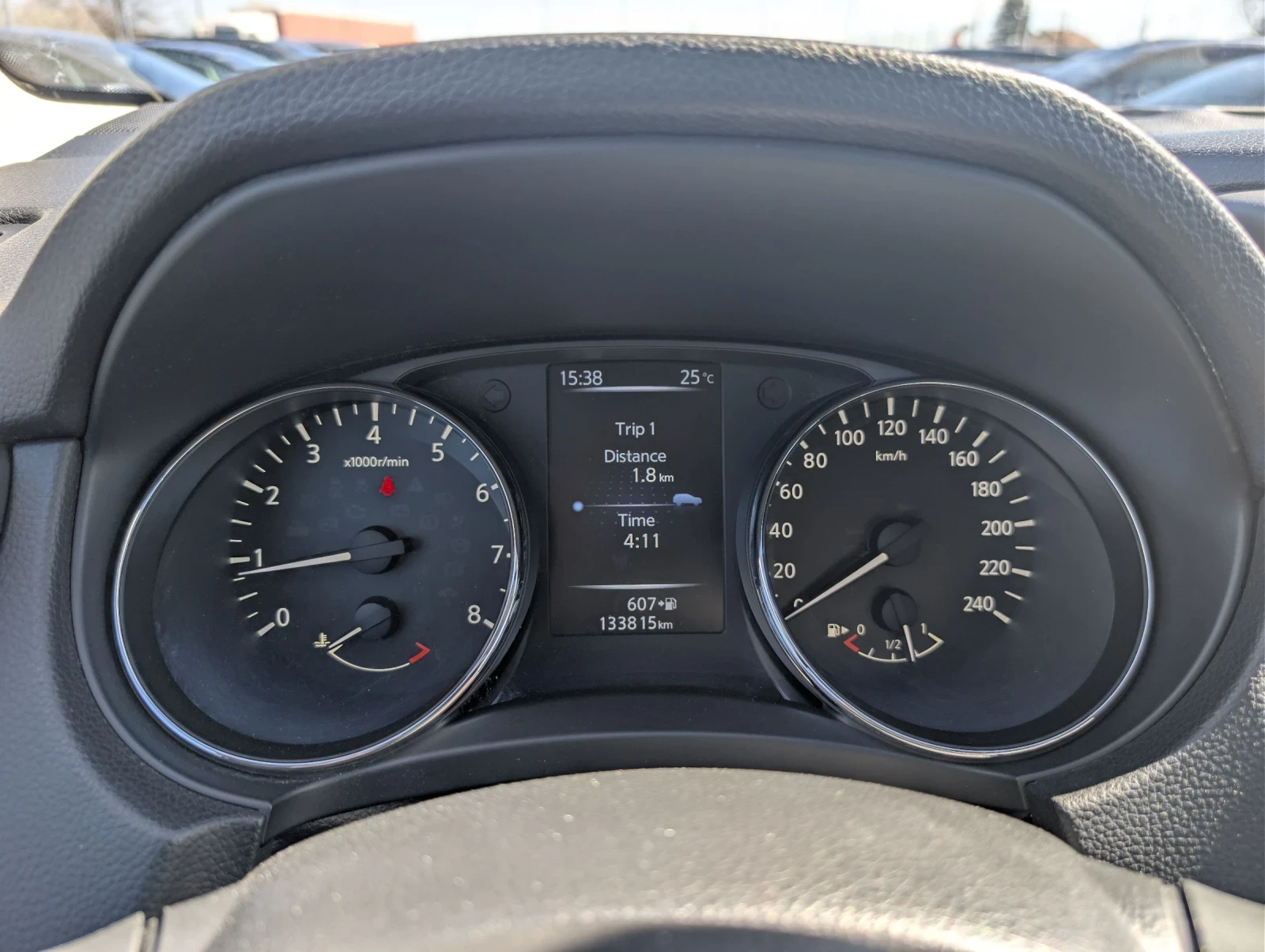 Nissan Qashqai 1.2бензин* камера* Нави* 133хил.км, снимка 16 - Автомобили и джипове - 54130544