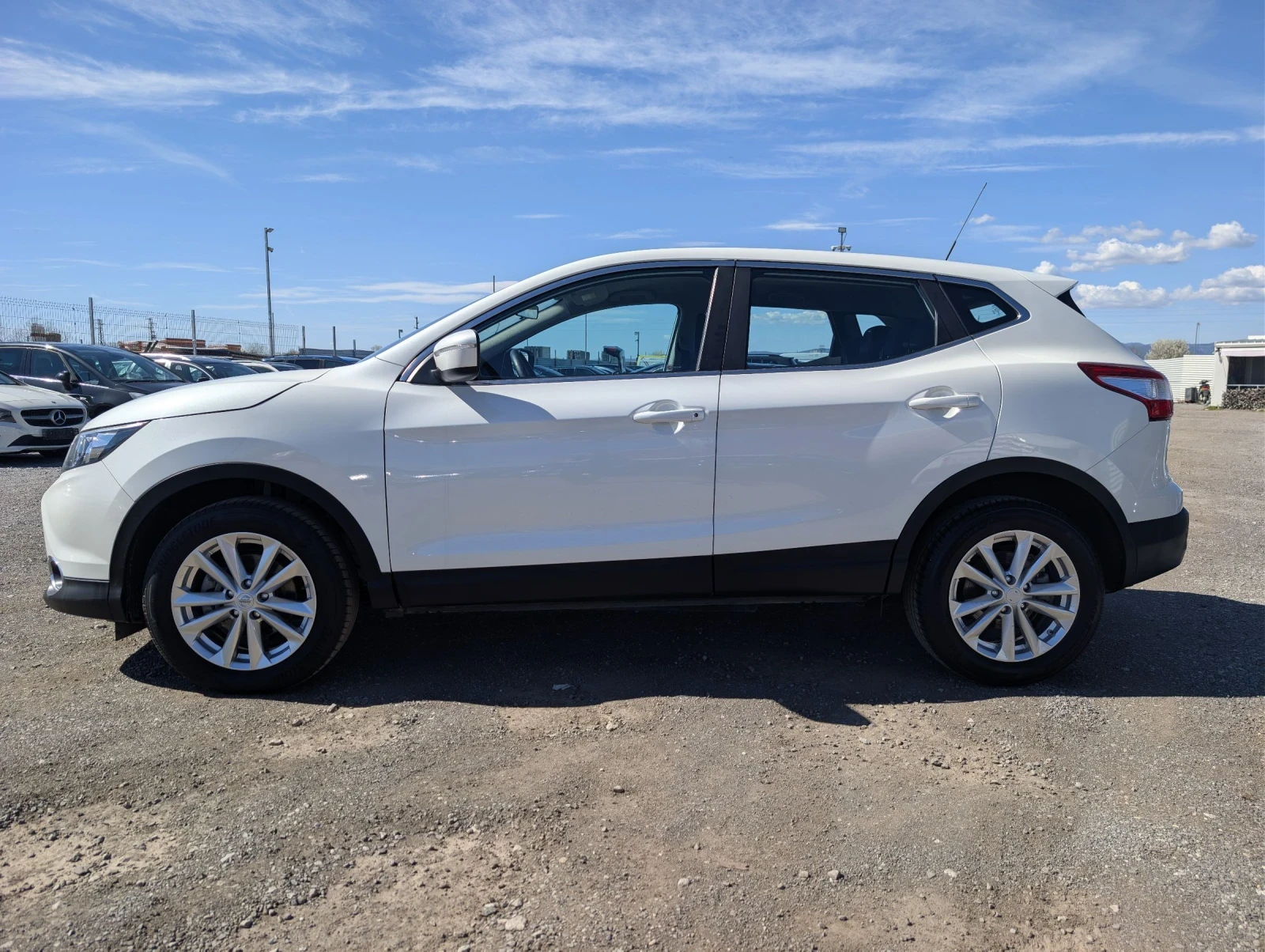 Nissan Qashqai 1.2бензин* камера* Нави* 133хил.км, снимка 8 - Автомобили и джипове - 54130544