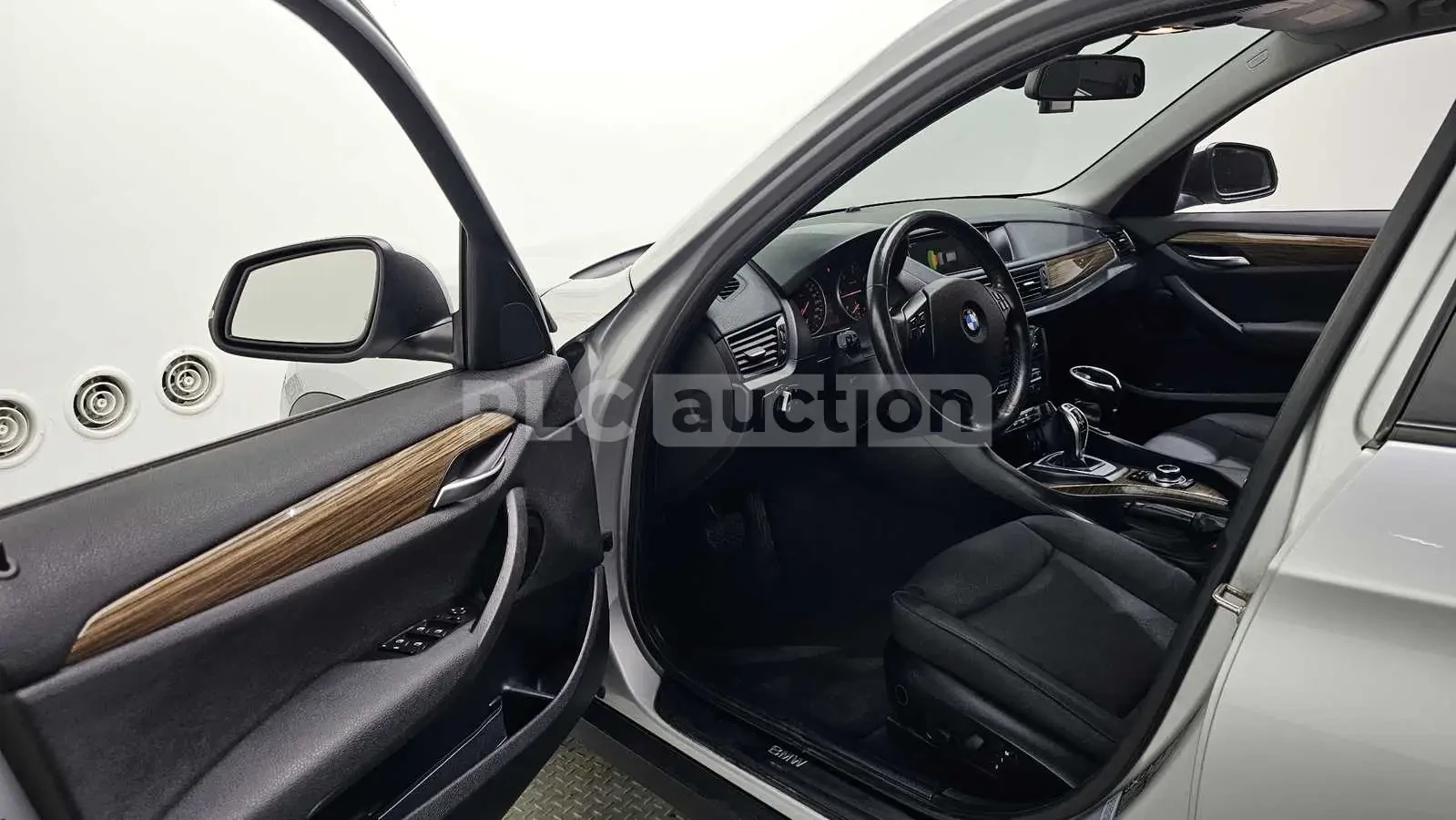BMW X1 20d xDrive| КАМЕРА| PANO| ПОДГРЕВ| ВКЛ.ТЕХНОТЕСТ, снимка 5 - Автомобили и джипове - 54630956