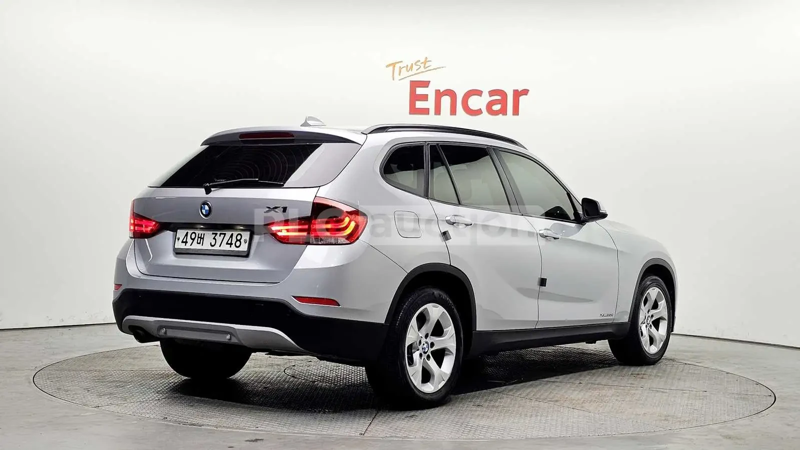 BMW X1 20d xDrive| КАМЕРА| PANO| ПОДГРЕВ| ВКЛ.ТЕХНОТЕСТ, снимка 3 - Автомобили и джипове - 54630956