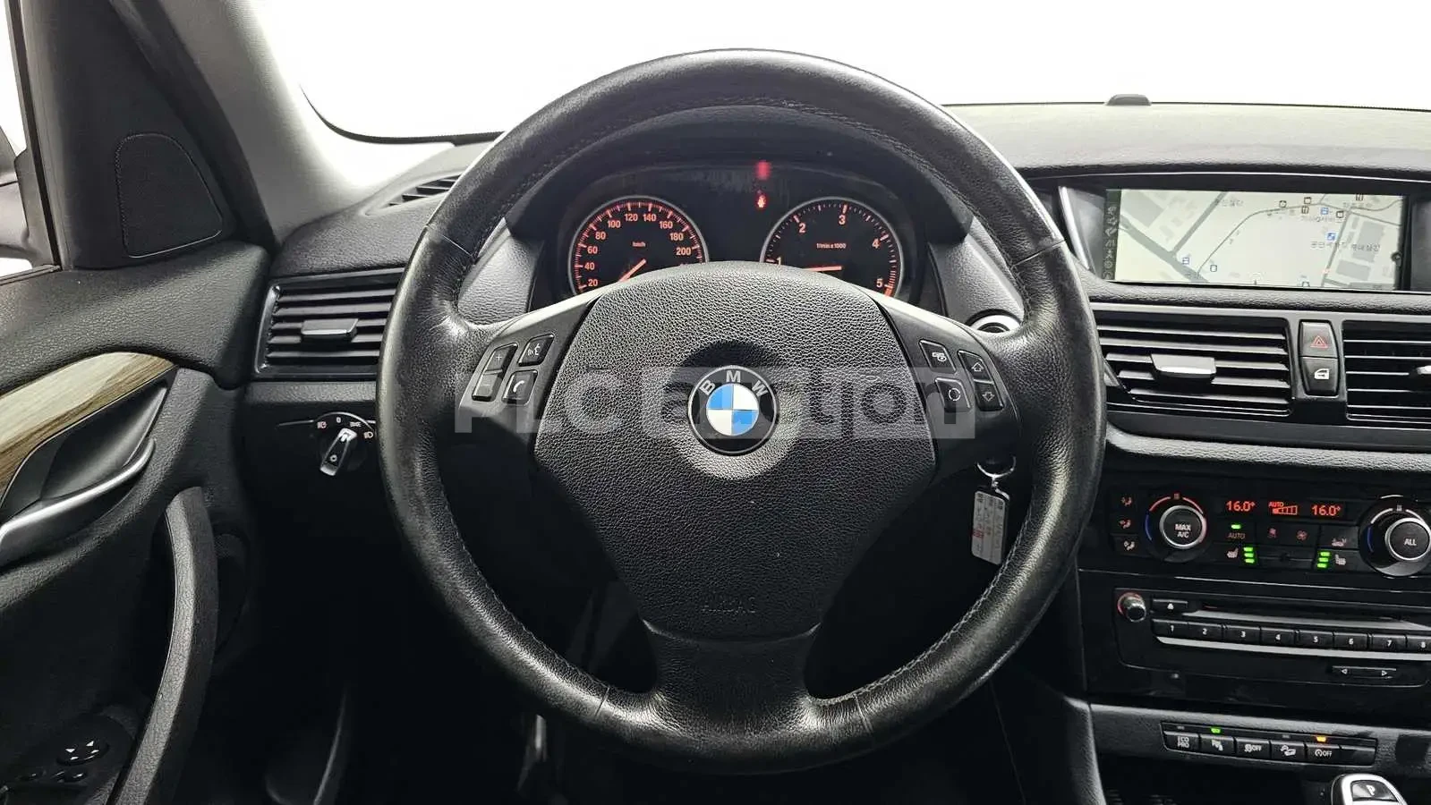 BMW X1 20d xDrive| КАМЕРА| PANO| ПОДГРЕВ| ВКЛ.ТЕХНОТЕСТ, снимка 6 - Автомобили и джипове - 54630956