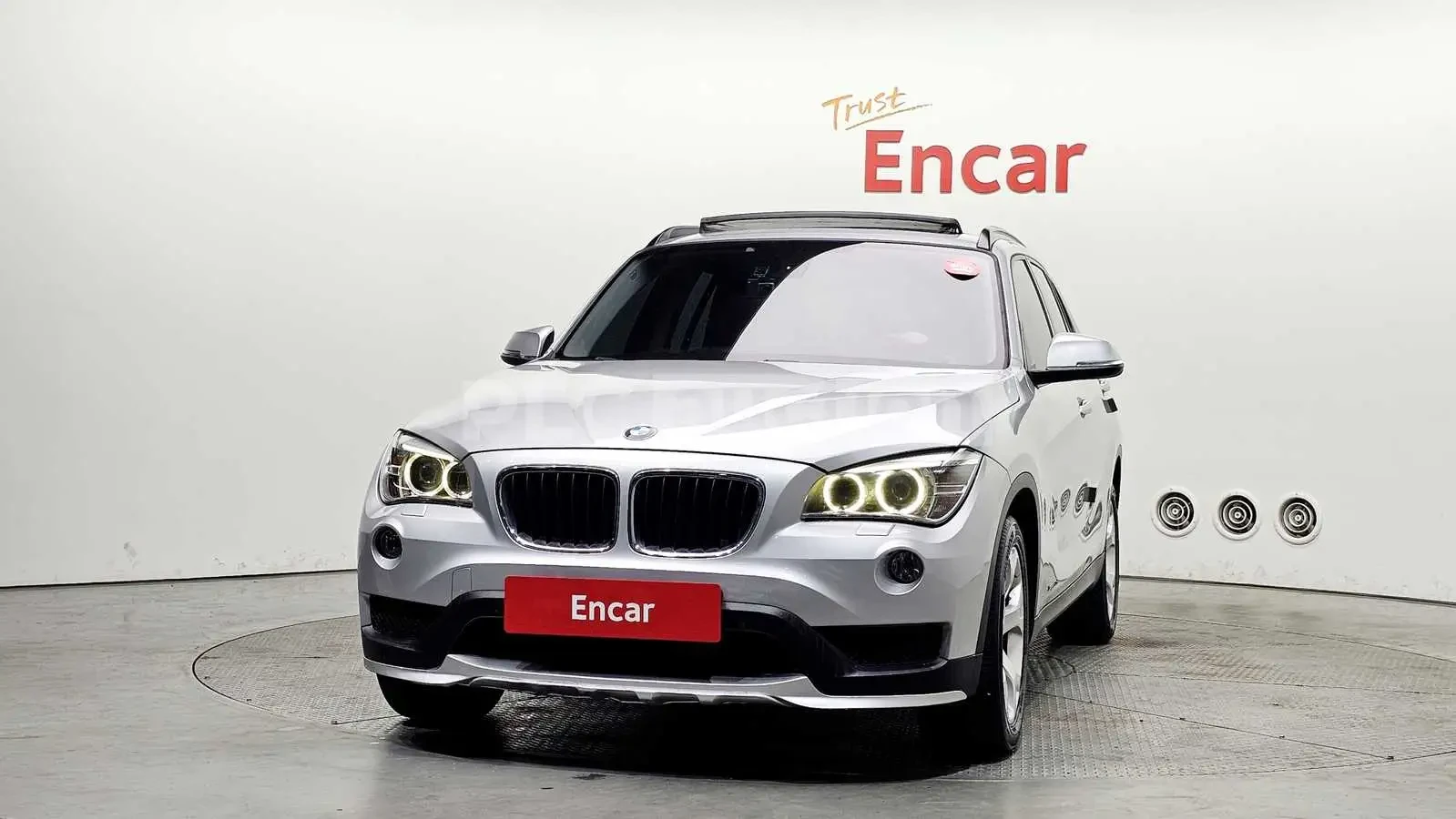 BMW X1 20d xDrive| КАМЕРА| PANO| ПОДГРЕВ| ВКЛ.ТЕХНОТЕСТ, снимка 4 - Автомобили и джипове - 54630956