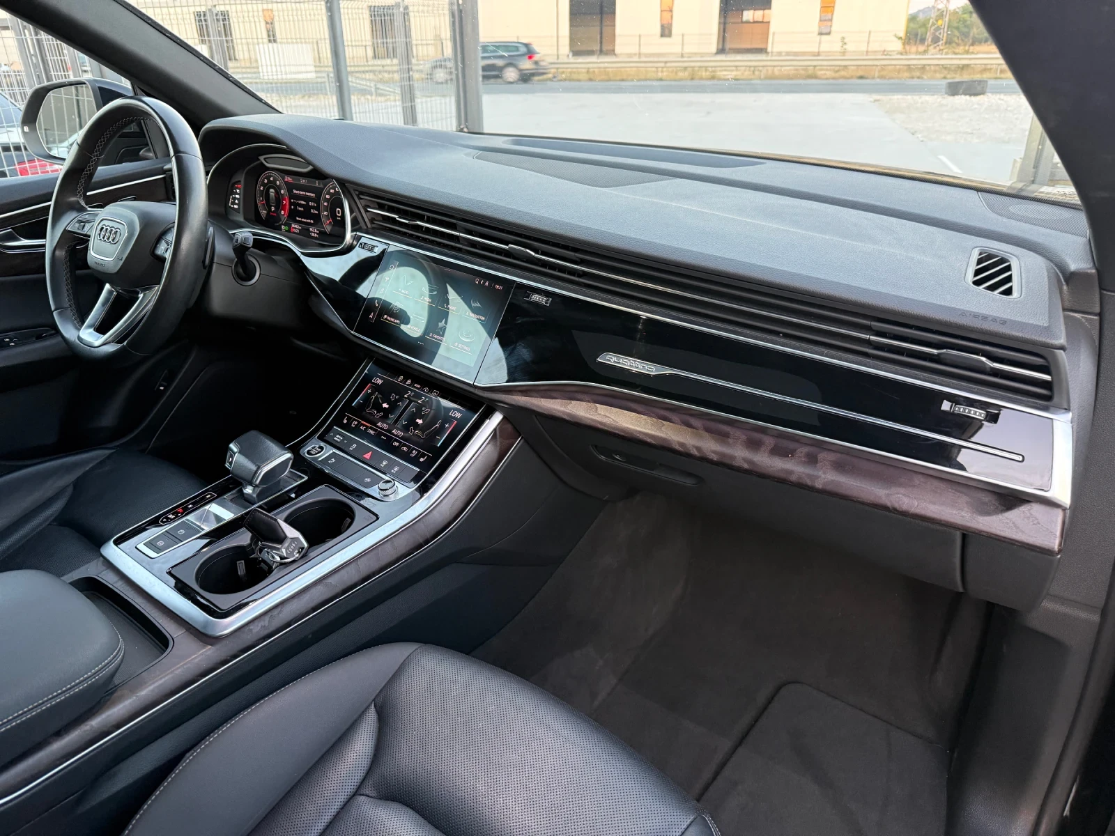 Audi Q8 55TFSI* 2022г* 81.000КМ* СЕРВИЗНА ИСТОРИЯ* , снимка 12 - Автомобили и джипове - 56153516