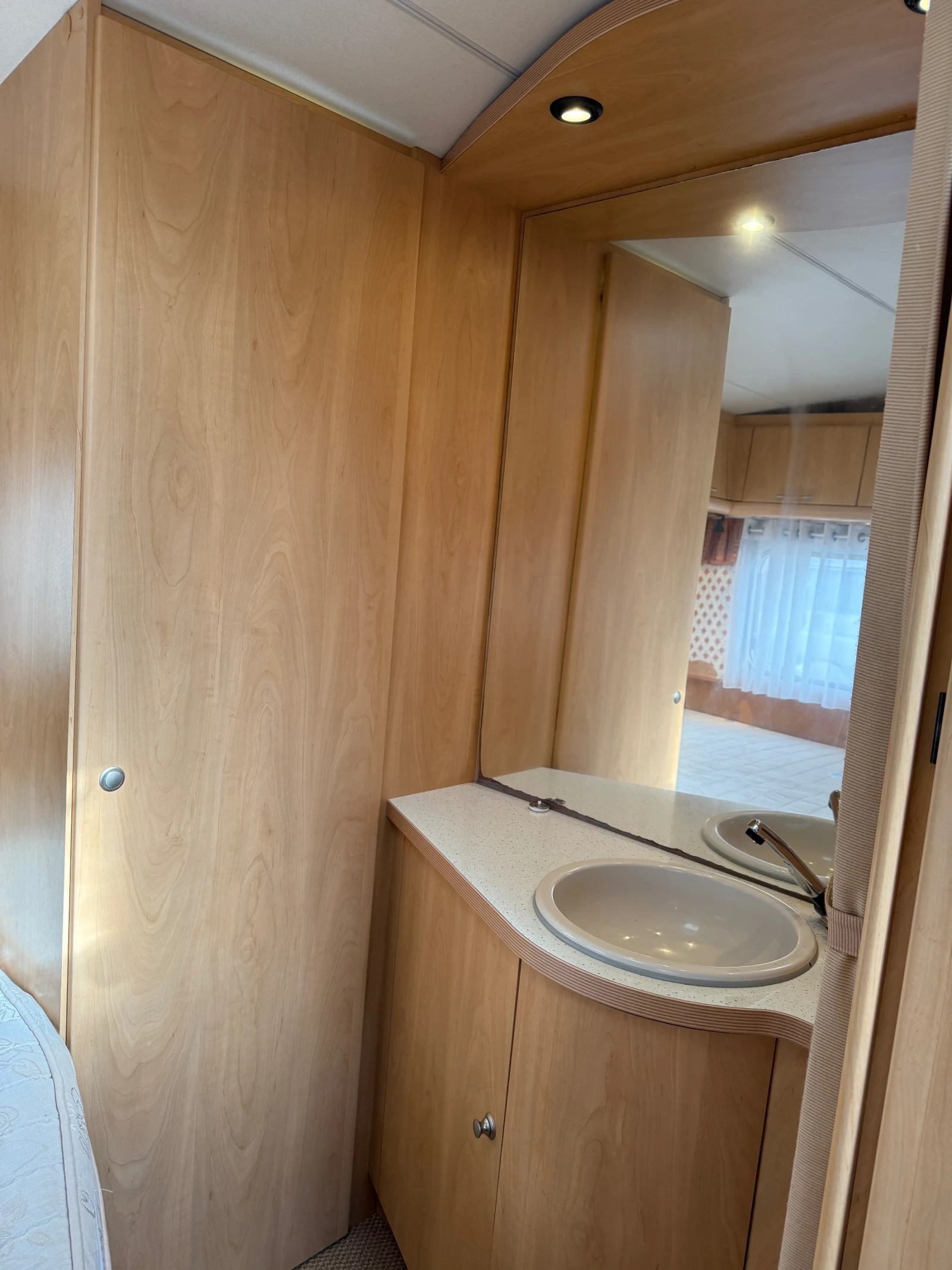 Каравана Burstner Ventana 550 Avantgarde - изображение 10