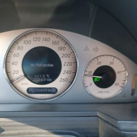 Mercedes-Benz E 220, снимка 7