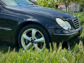 Mercedes-Benz C 200, снимка 10 - Автомобили и джипове - 45484357