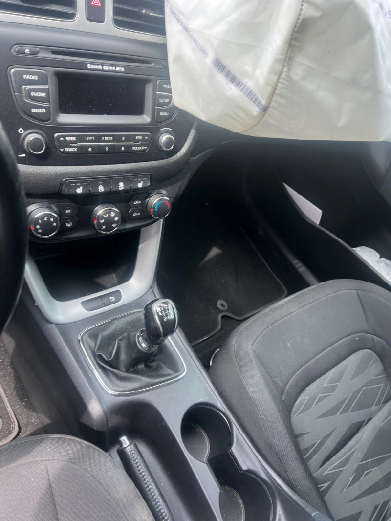 Kia Ceed 1.4i 16v, снимка 6 - Автомобили и джипове - 40860379