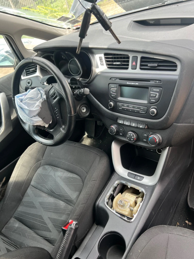 Kia Ceed 1.4i 16v, снимка 14 - Автомобили и джипове - 40860379