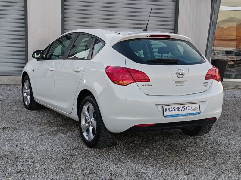 Opel Astra 1.7cdti 110ks, снимка 4 - Автомобили и джипове - 48108366