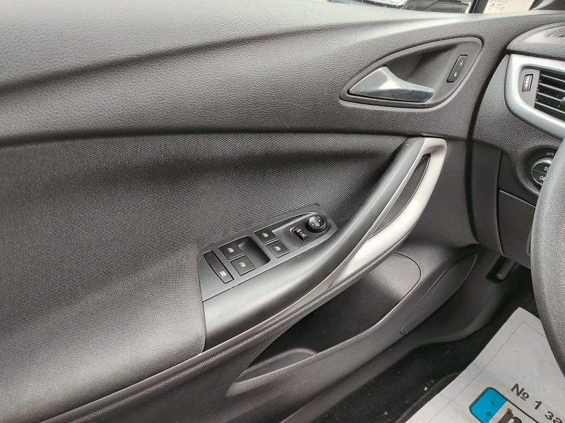 Opel Astra 1.5DCI, снимка 13 - Автомобили и джипове - 52312501