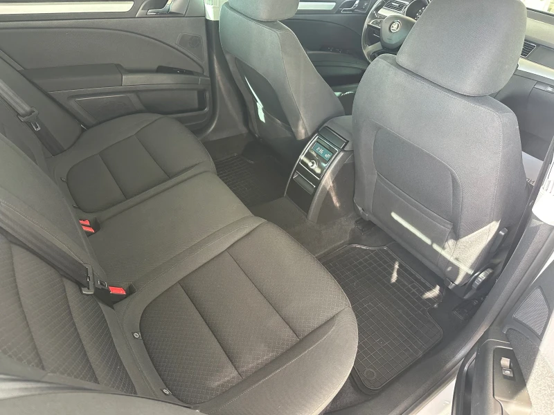 Skoda Superb 2.0tdi 4x4 Euro5b , снимка 11 - Автомобили и джипове - 52632245