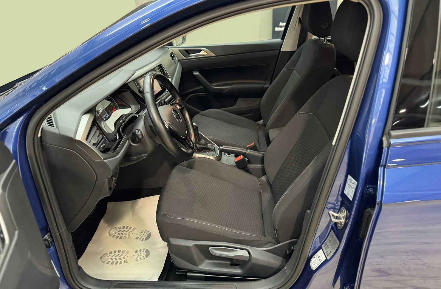 VW Polo 1.0TSI/R-LINE/DSG/CAM/NAVI/PDC/E127 - изображение 7