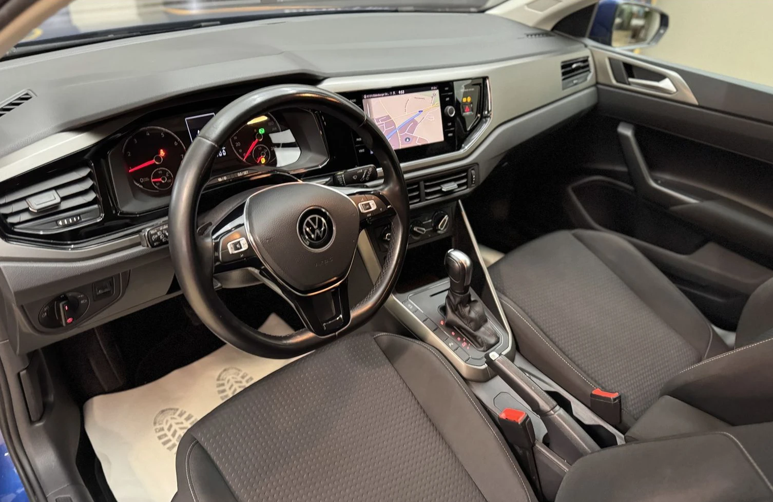 VW Polo 1.0TSI/R-LINE/DSG/CAM/NAVI/PDC/E127 - изображение 9