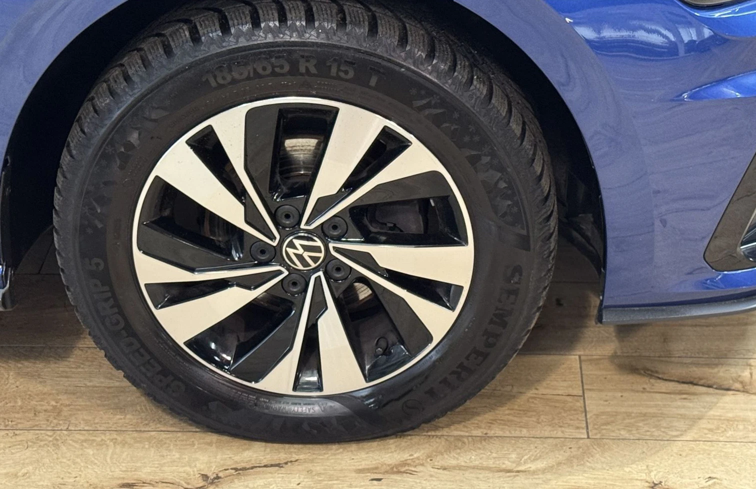VW Polo 1.0TSI/R-LINE/DSG/CAM/NAVI/PDC/E127 - изображение 6