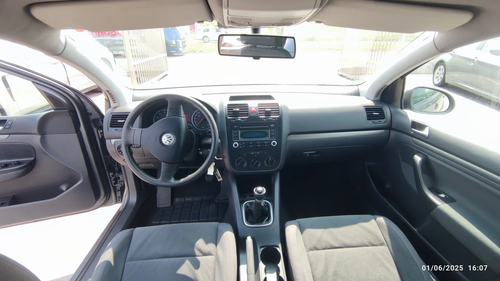 VW Golf 1.6i 102ks ITALIA - изображение 7