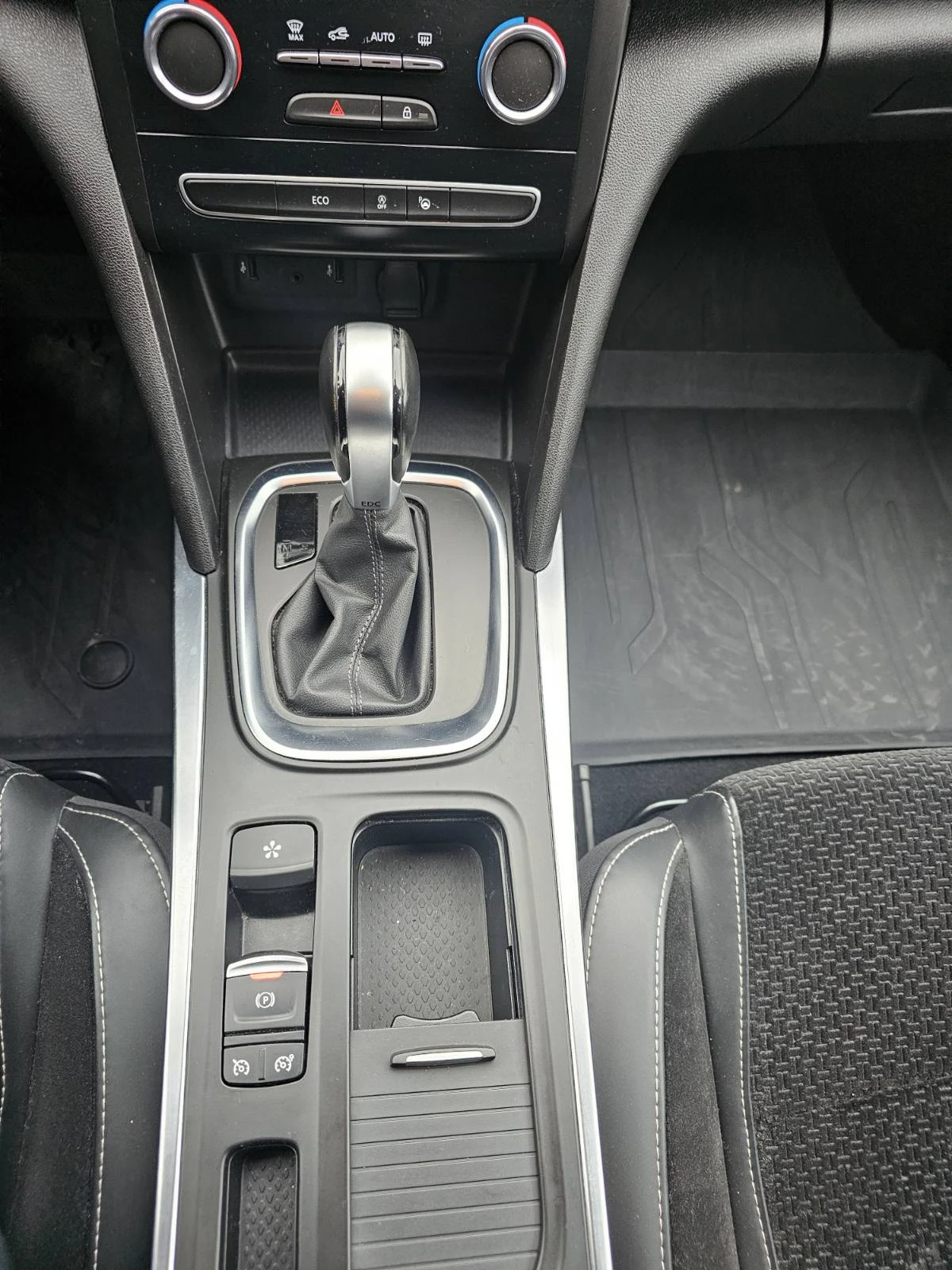 Renault Megane Energy dCi 115 к.с. дизел Stop&Start EDC6 - изображение 9