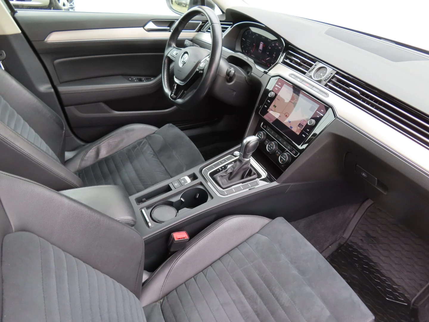 VW Passat Highline 2.0TDI BMT - изображение 6