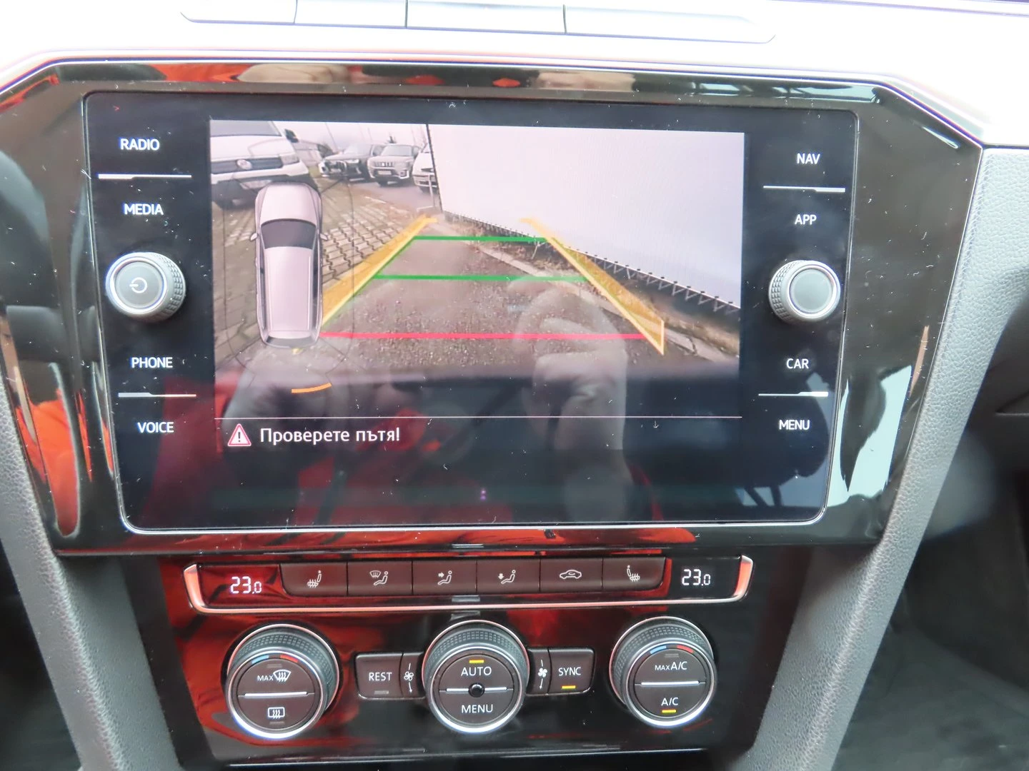 VW Passat Highline 2.0TDI BMT - изображение 10