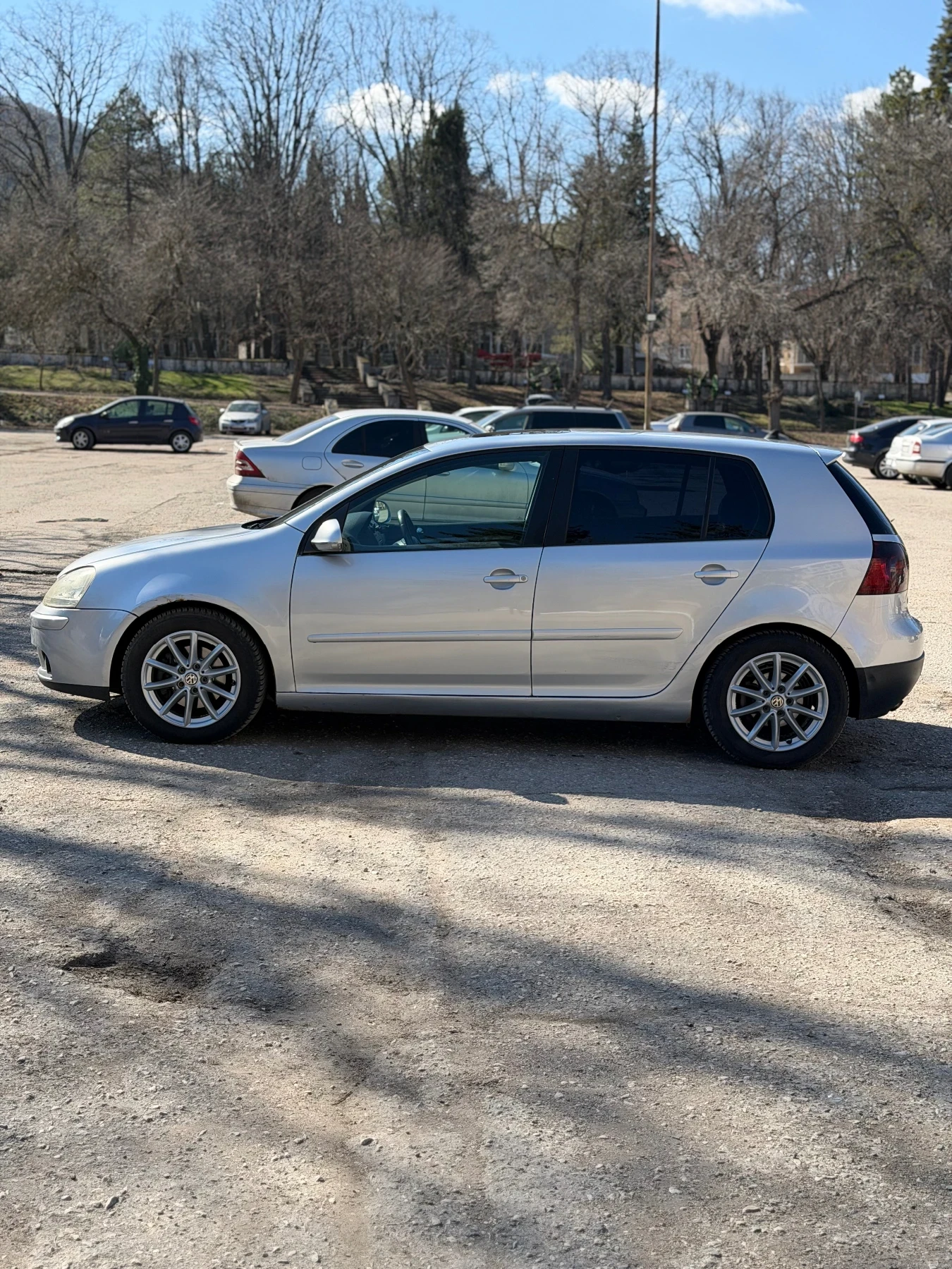 VW Golf 5 2.0 TDI 140к.с 4Motion PANORAMA Нови гуми - изображение 4
