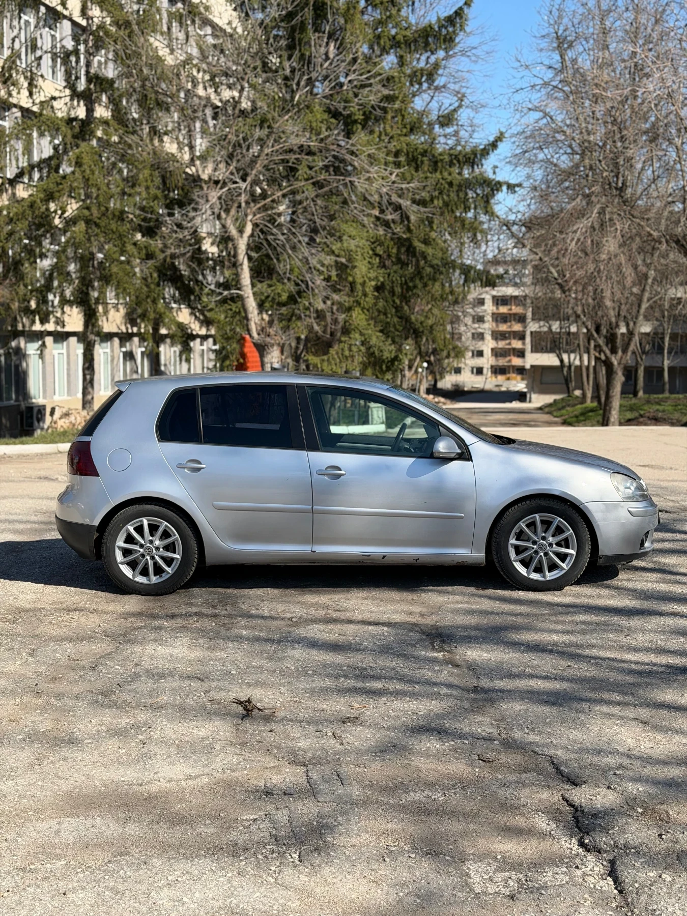 VW Golf 5 2.0 TDI 140к.с 4Motion PANORAMA Нови гуми - изображение 3