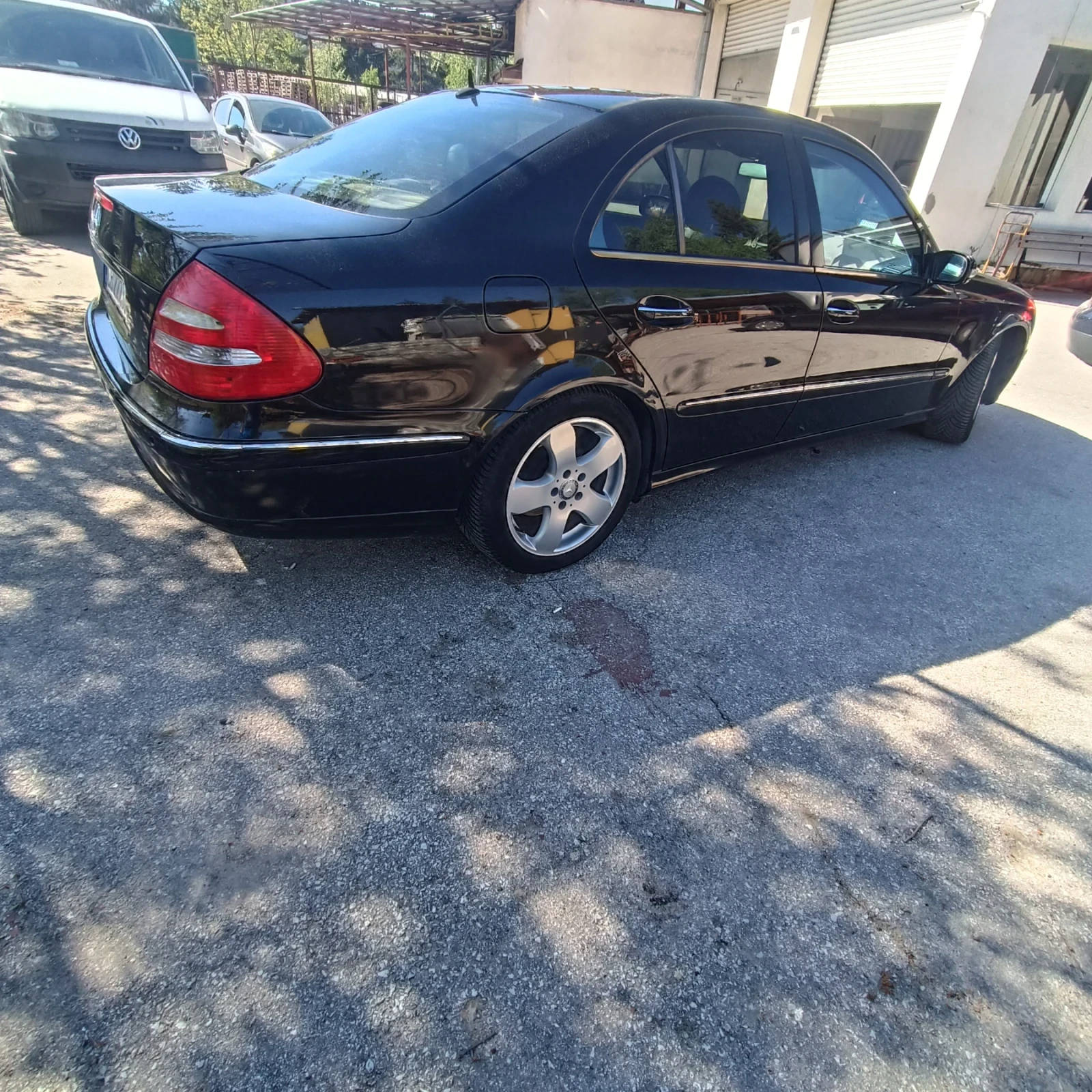 Mercedes-Benz E 220, снимка 4 - Автомобили и джипове - 54560439