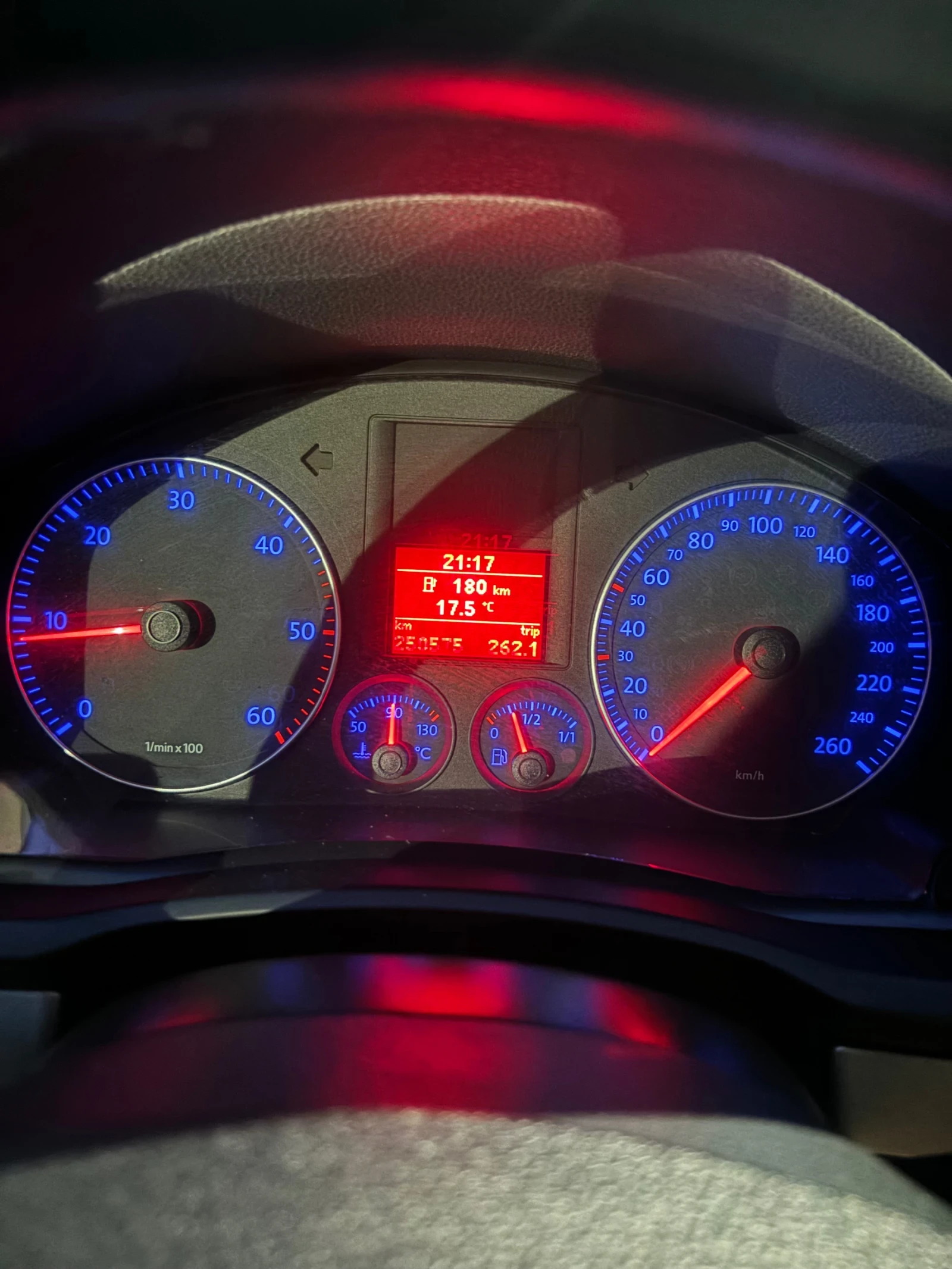 VW Golf 1.9TDI 6 скорости, снимка 13 - Автомобили и джипове - 54622370