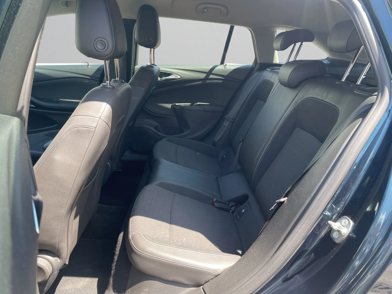 Opel Astra Sport Tourer 1.4 150 hp EAT6, снимка 12 - Автомобили и джипове - 54829564