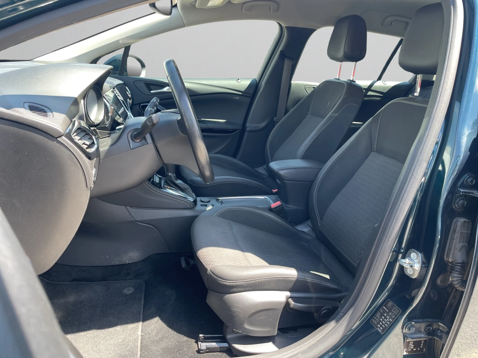 Opel Astra Sport Tourer 1.4 150 hp EAT6, снимка 9 - Автомобили и джипове - 54829564