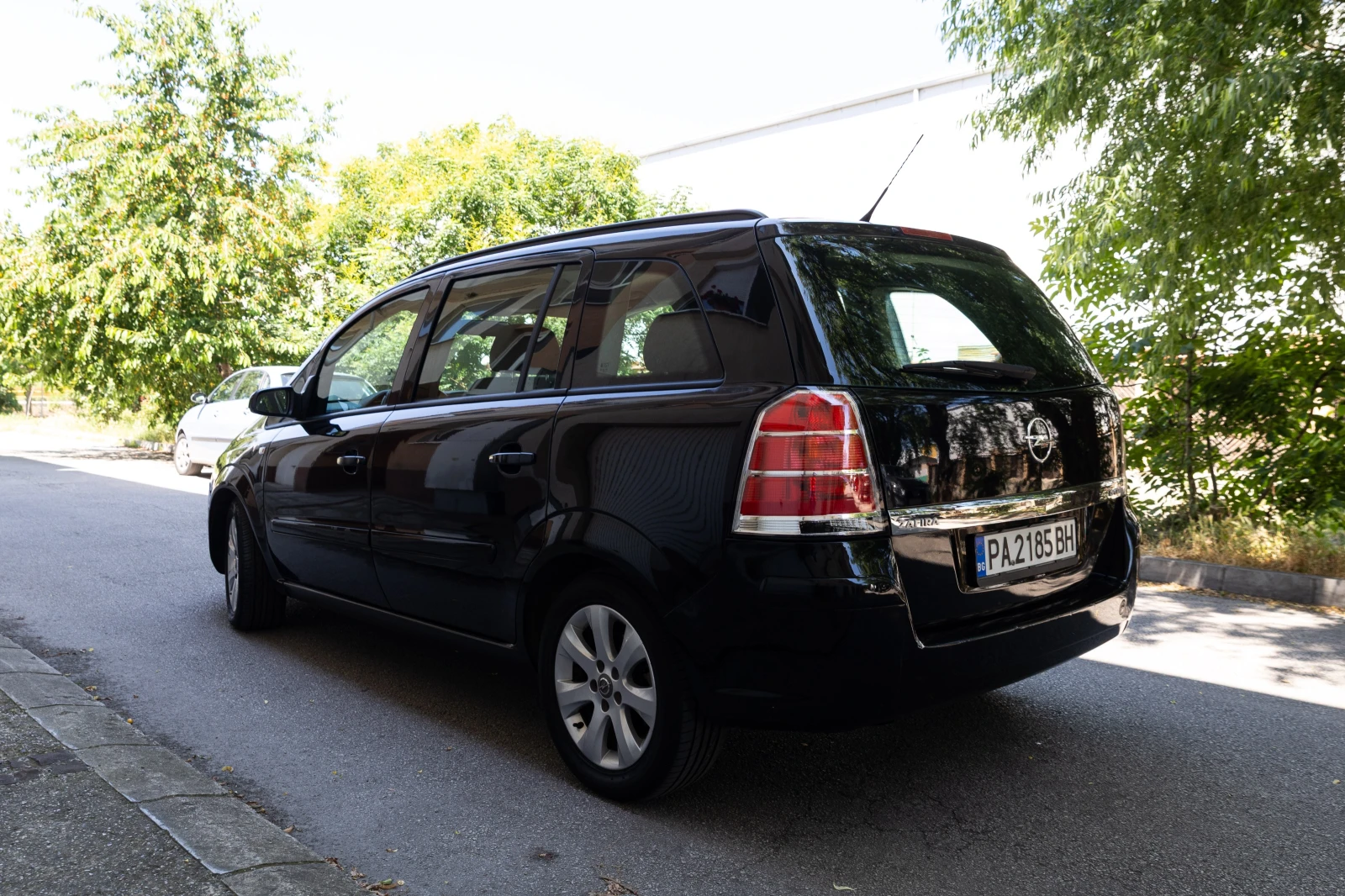 Opel Zafira 1.9 CDTI, снимка 3 - Автомобили и джипове - 54834727