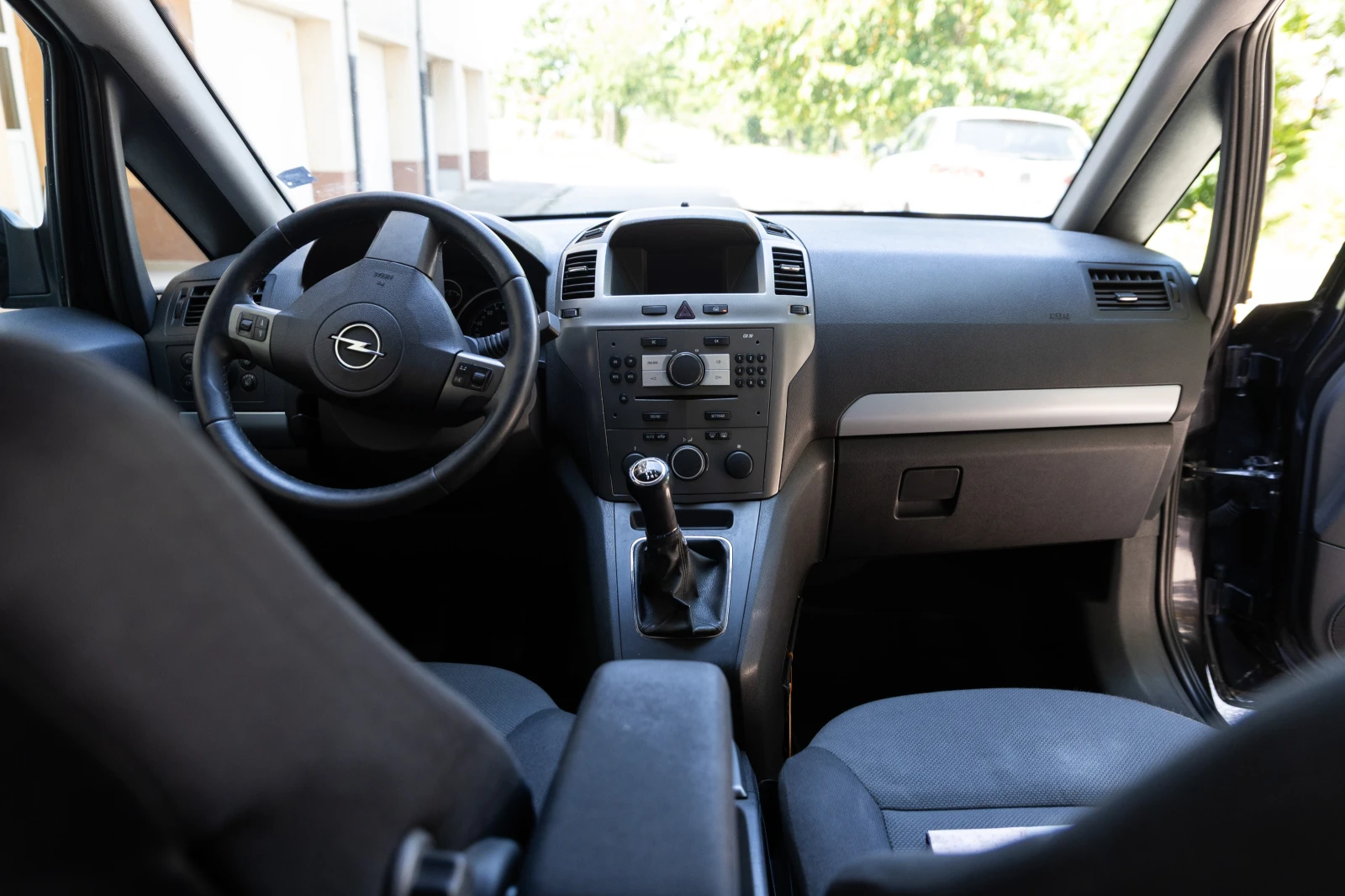 Opel Zafira 1.9 CDTI, снимка 7 - Автомобили и джипове - 54834727