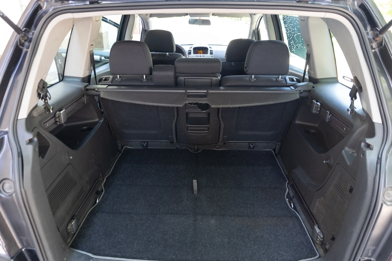 Opel Zafira 1.9 CDTI, снимка 15 - Автомобили и джипове - 54834727