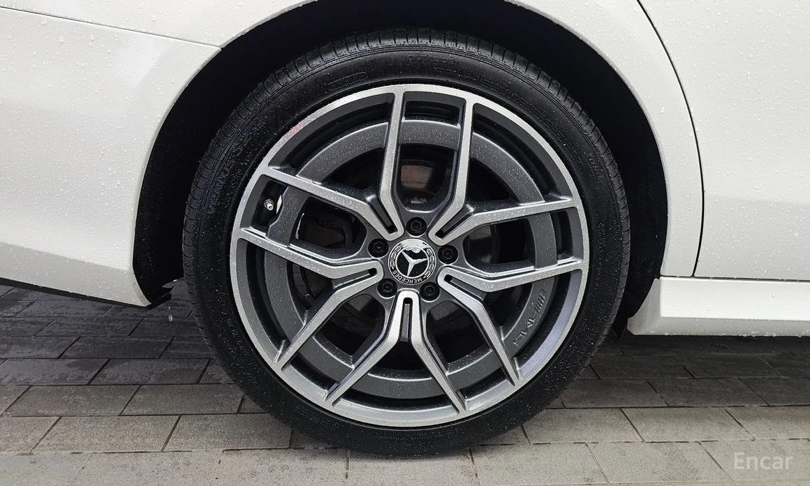 Mercedes-Benz E 220, снимка 5 - Автомобили и джипове - 55230740