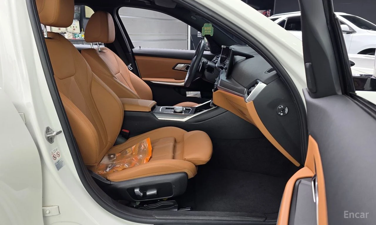 BMW 320 i M SPORT* DISTRONIC* ХЕДЪП* ПОДГРЕВ* ОБДУХВАНЕ* , снимка 7 - Автомобили и джипове - 55485139