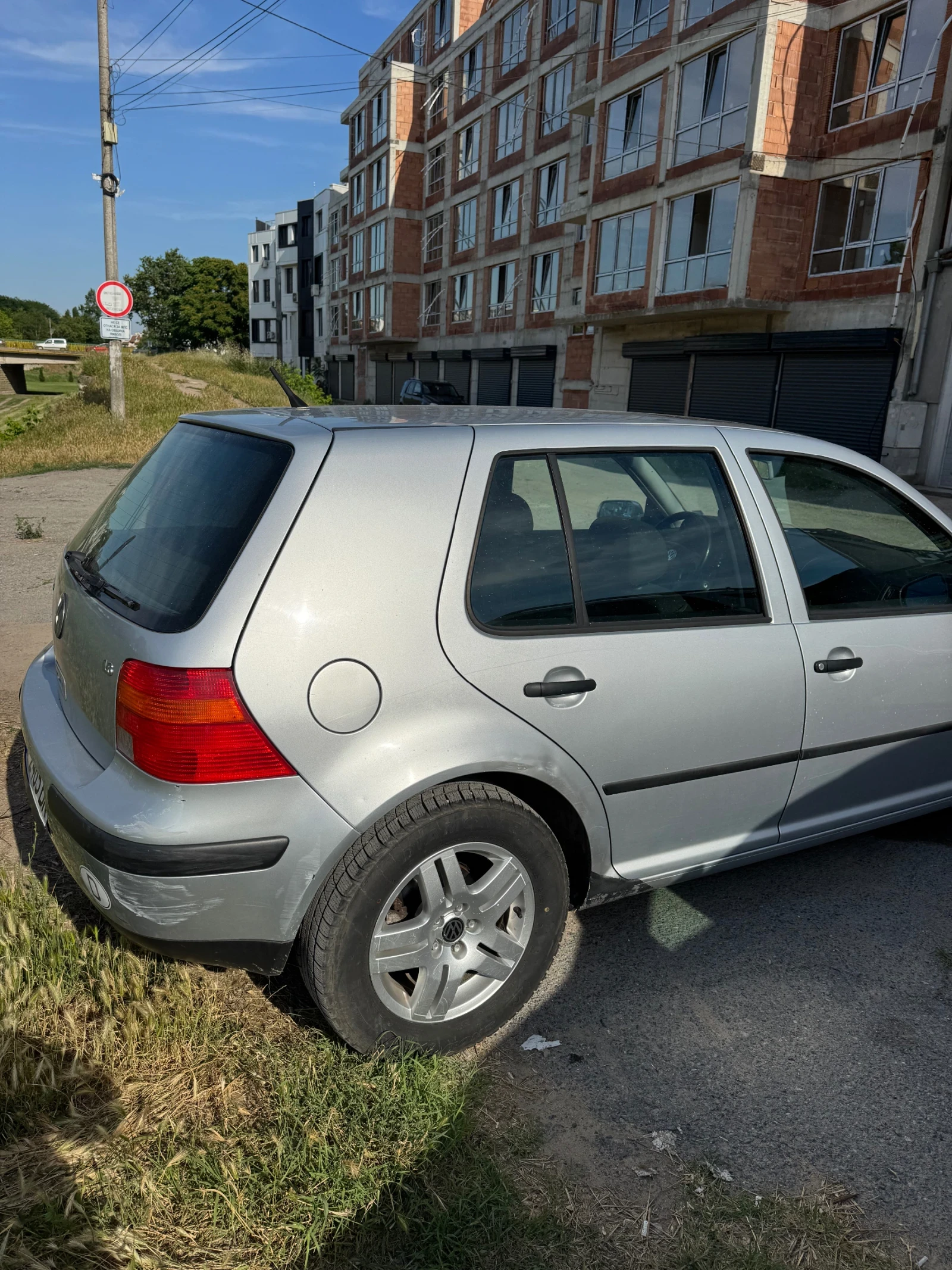 VW Golf 1.6i /105к.с., снимка 4 - Автомобили и джипове - 55631779