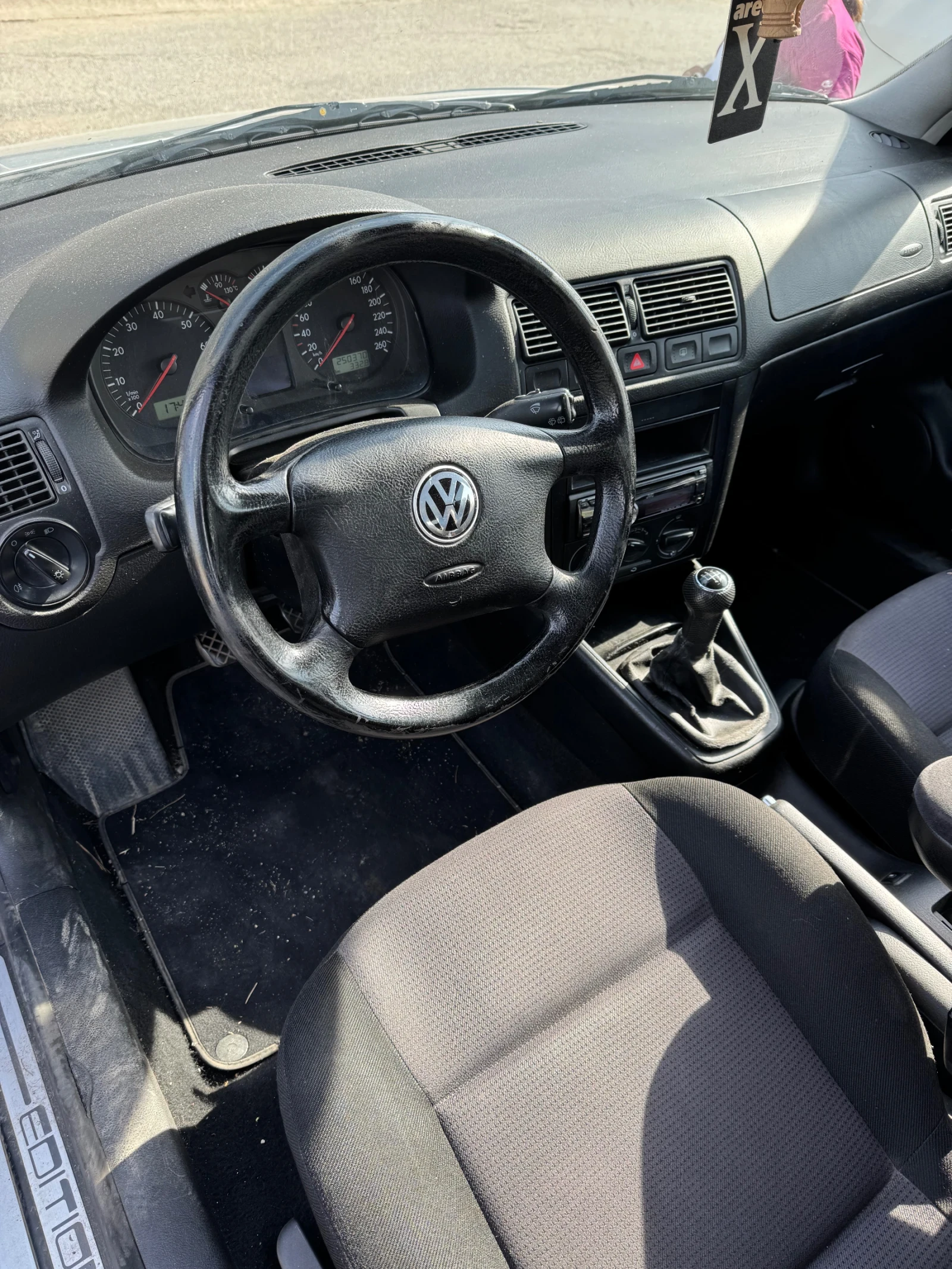 VW Golf 1.6i /105к.с., снимка 6 - Автомобили и джипове - 55631779