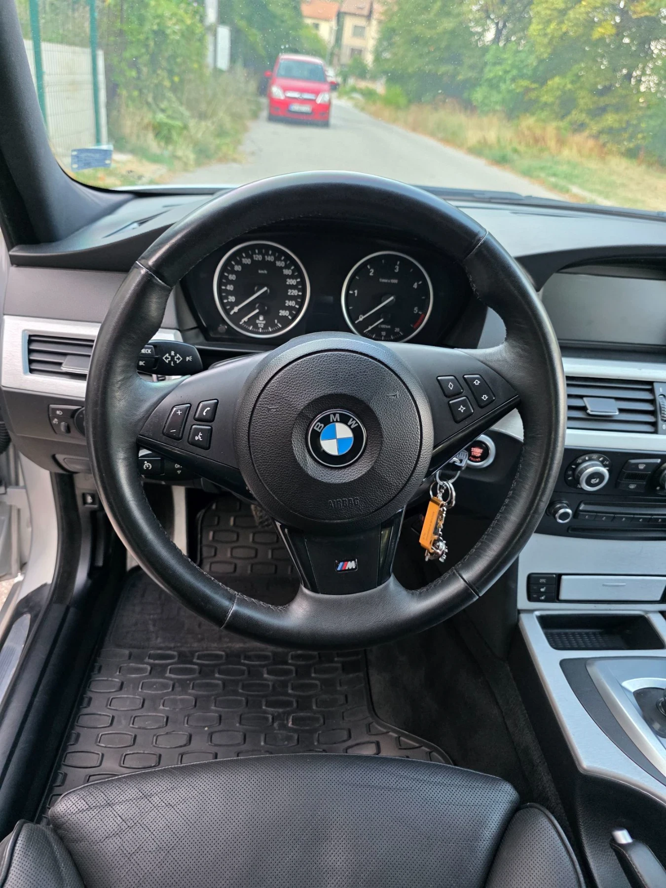 BMW 530 XD 235HP M-pack/L7/Headup/NightVision/Обдухване, снимка 14 - Автомобили и джипове - 55740641