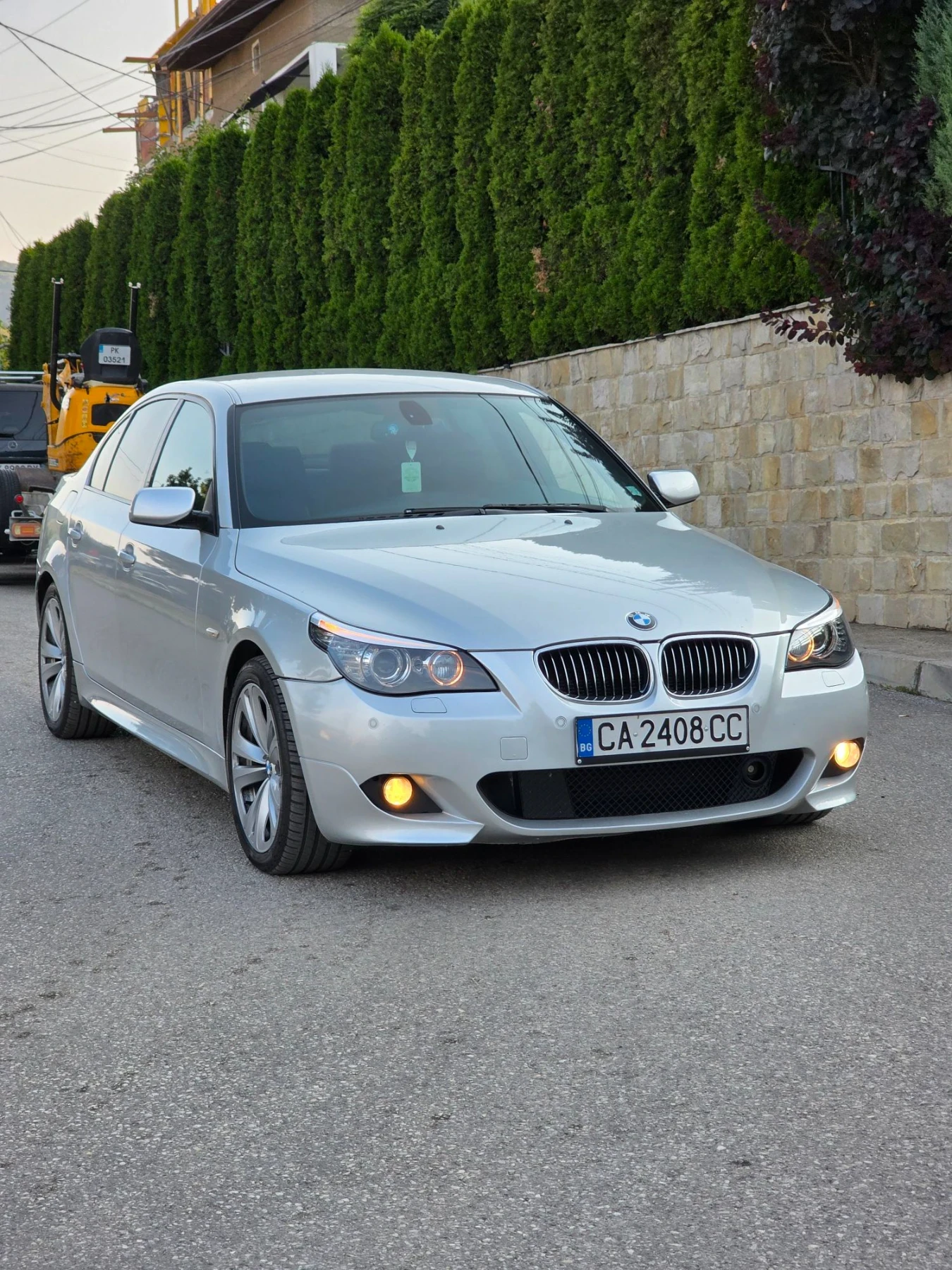 BMW 530 XD 235HP M-pack/L7/Headup/NightVision/Обдухване, снимка 2 - Автомобили и джипове - 55740641