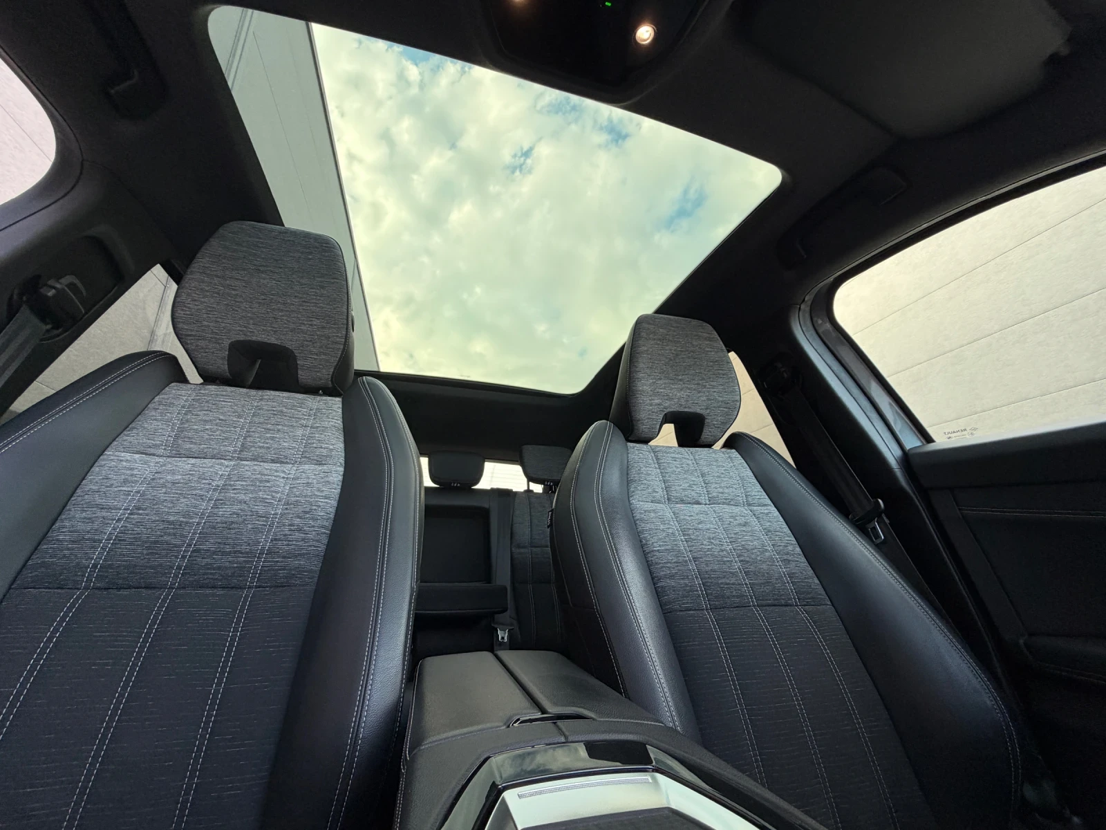 Renault Austral  Techno* FULL HYBRID - PANORAMA, снимка 8 - Автомобили и джипове - 56282595