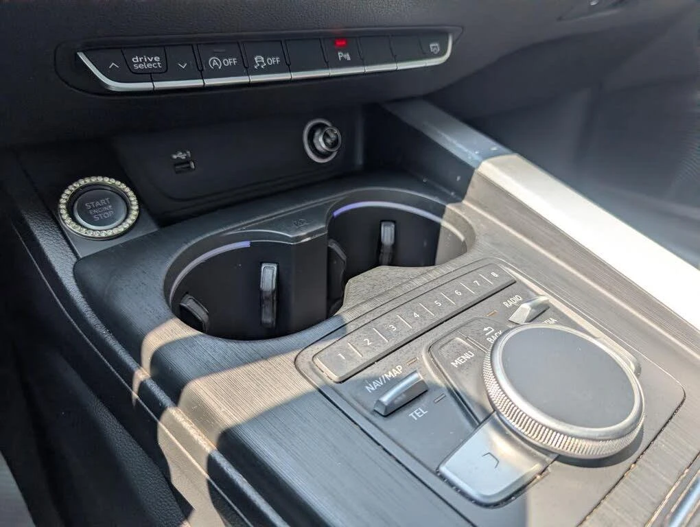 Audi A4 Tehnik* 360* Distronic* HeadUp* S-line* B&O* Дигит, снимка 17 - Автомобили и джипове - 56197101
