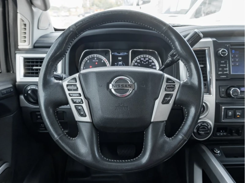 Nissan Titan crew cab * PRO 4X 5.0L WHOLESALE TO THE PUBLIC | YOU CERTIF, снимка 10 - Автомобили и джипове - 52924194