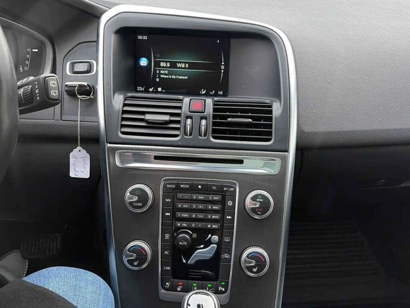 Volvo XC60 * T5 SE Premier AWD Navi Panoramic Sunroof * CARFA, снимка 7 - Автомобили и джипове - 53586197