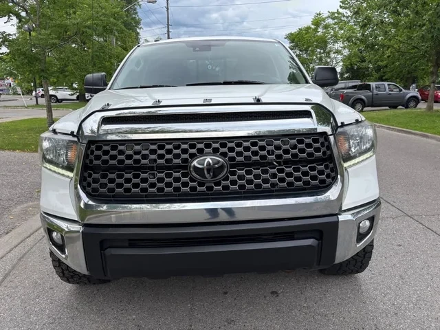 Toyota Tundra SR5 Double Cab !FULL!, снимка 2 - Автомобили и джипове - 55099872